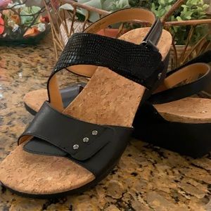 Revere Grenada NWOT 40/9M BLK Sandals